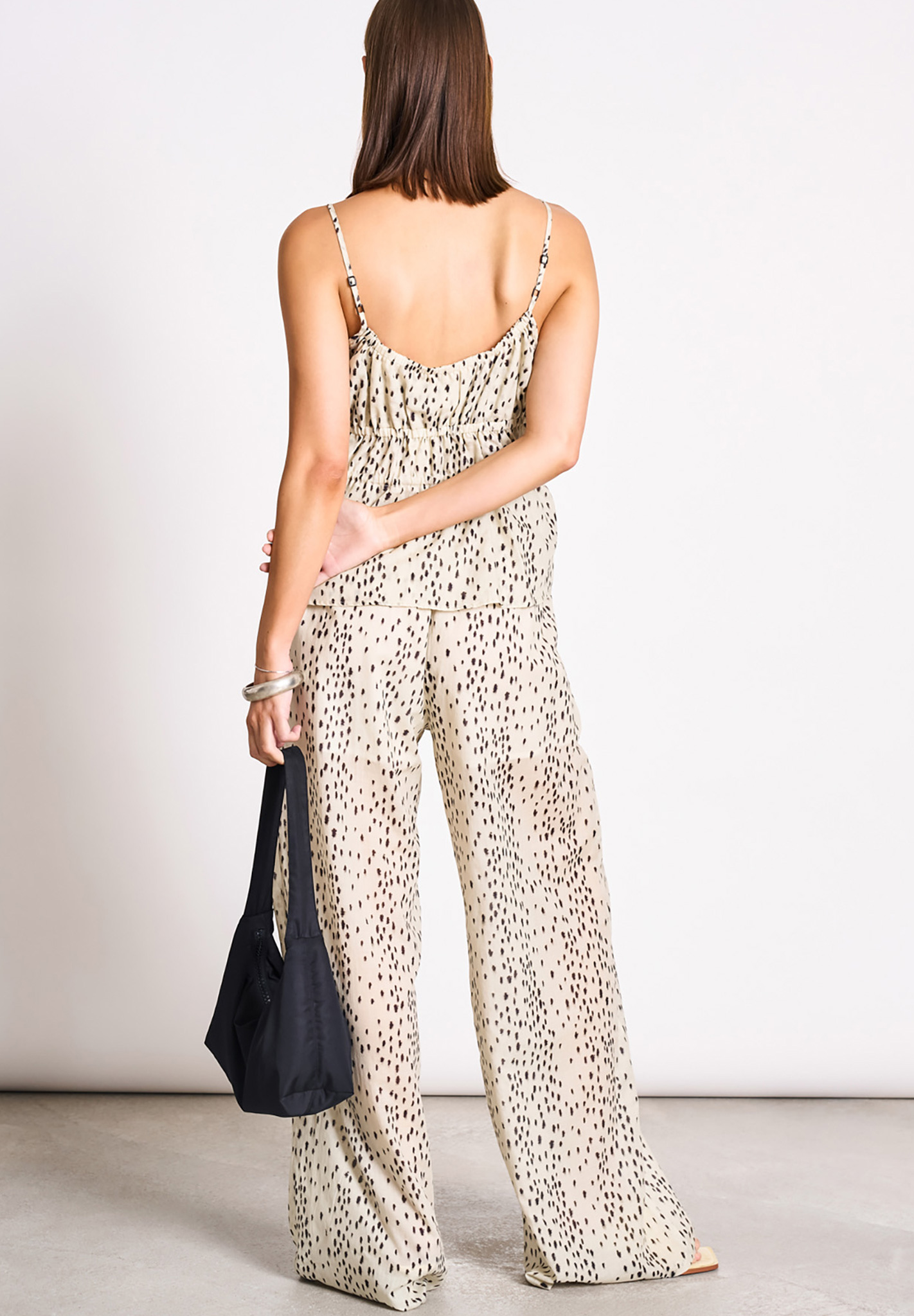 Kleid, Hosen, Formelle Kleidung, Person, Frau