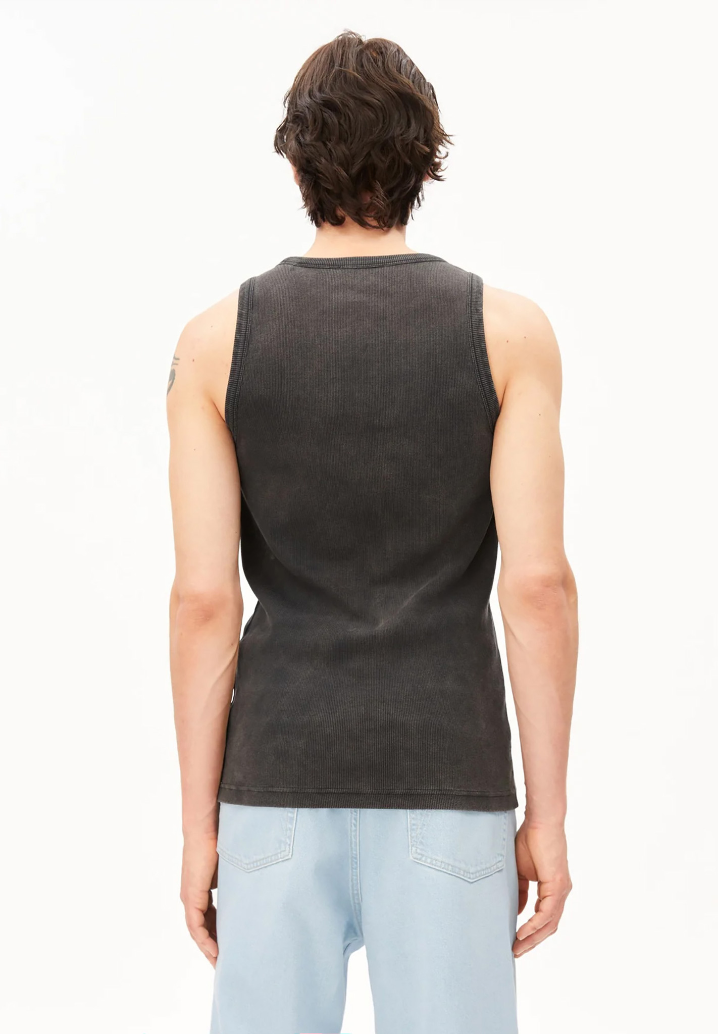Bekleidung, Weste, Person, Jeans, Tanktop