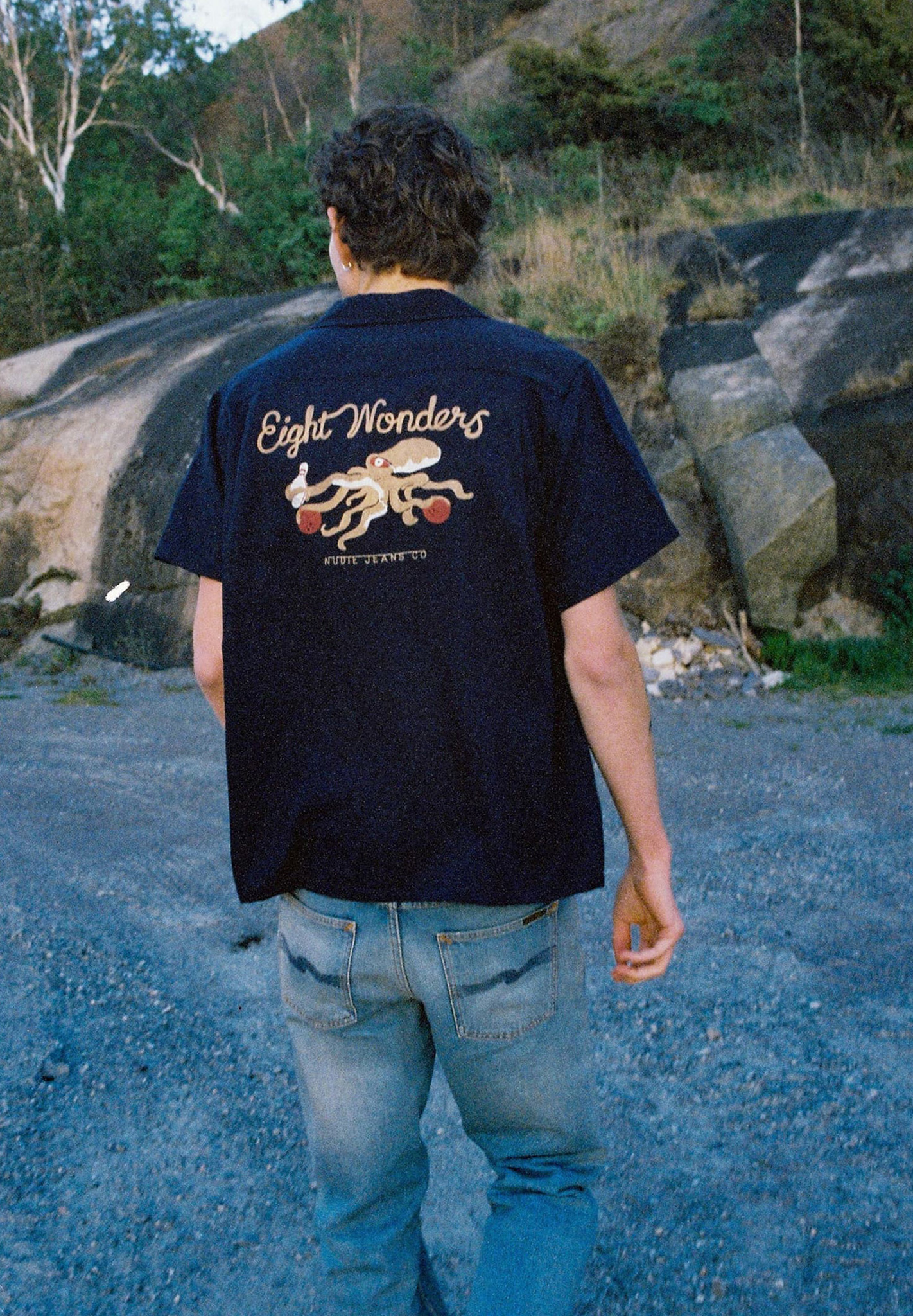 Hosen, T-shirt, Jeans, Person, Rock