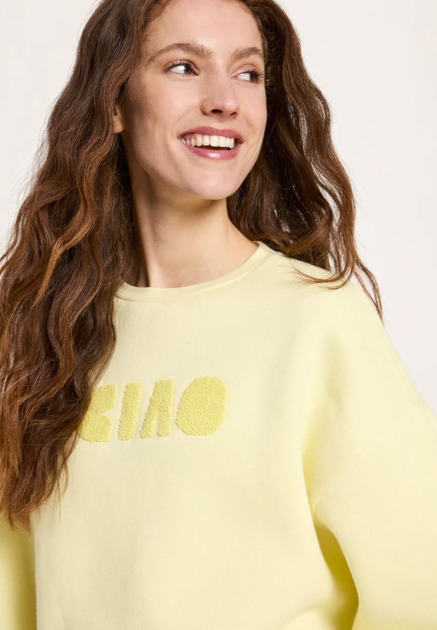 Sweatshirt, Yellow, Crewneck, Long-sleeve, Textured-logo