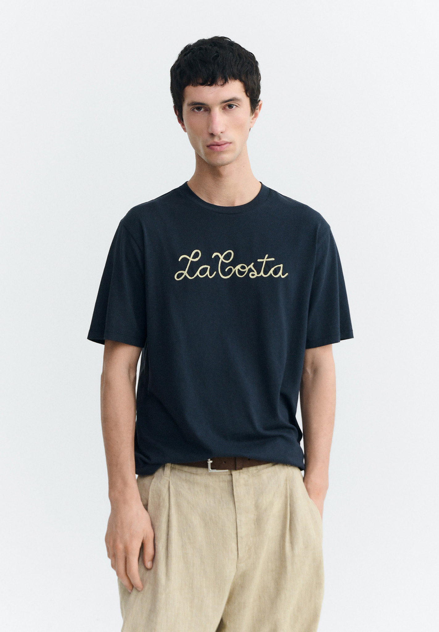 Bekleidung, T-shirt, Person, Hemd, Kurze Hosen