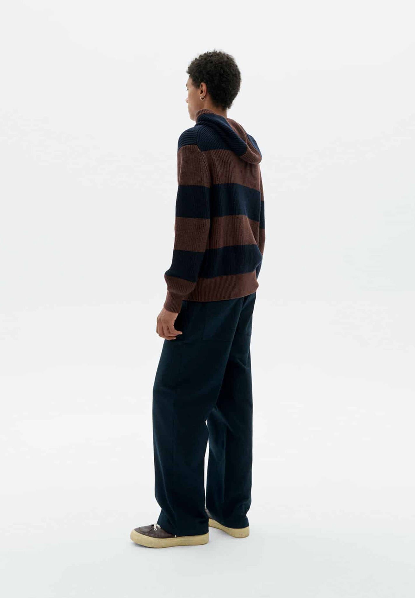 Person, Stehend, Pullover, Hosen, Langarm