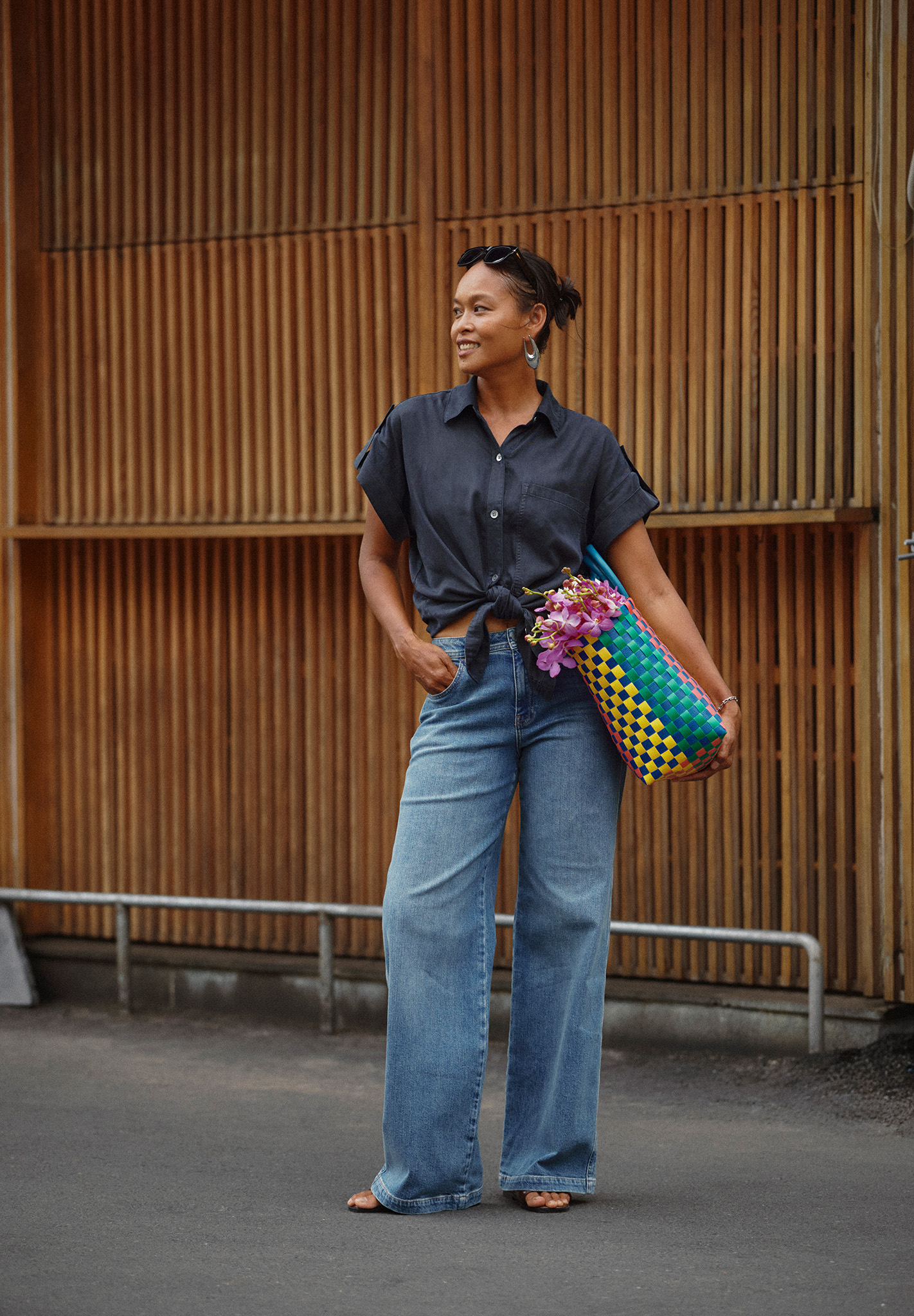 Hosen, Jeans, Person, Blumen-Arrangement, Handtasche