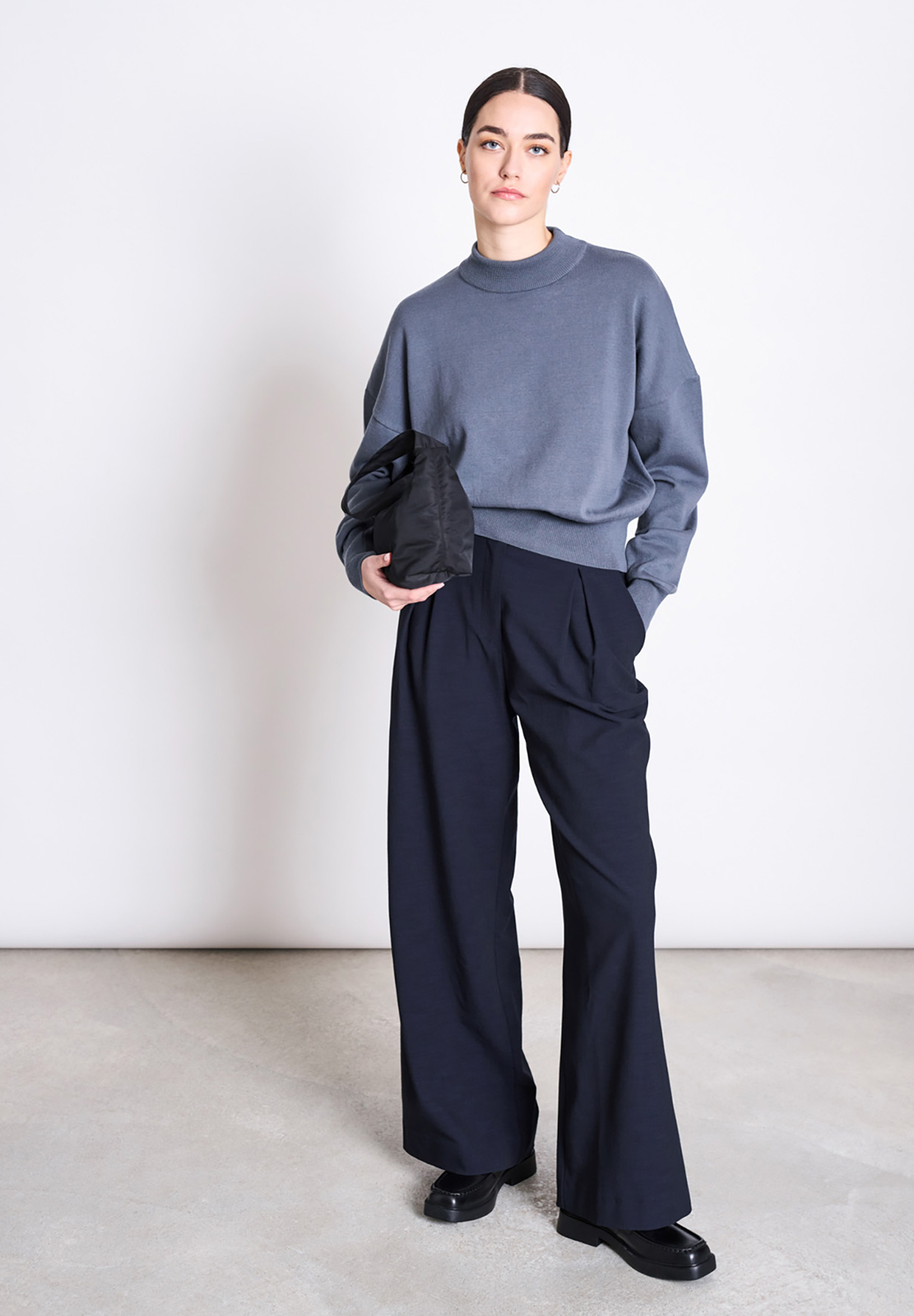 JAN 'N JUNE Pullover Yin Hosen, Person, Stehend, Langarm, Anzug