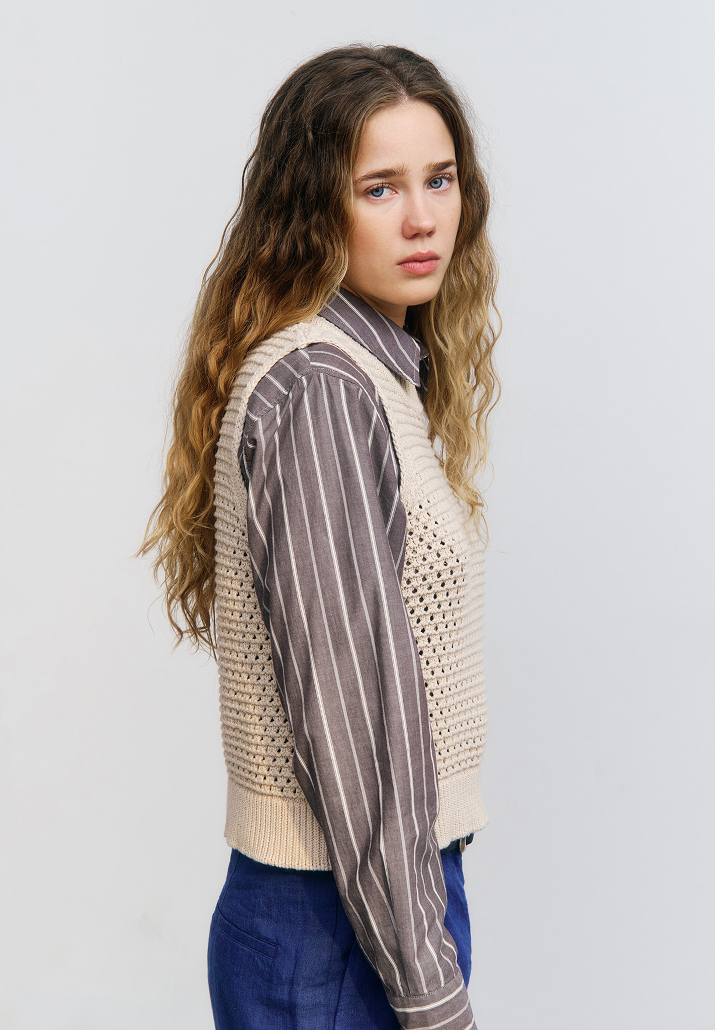 strickweste, streifen, hemdenmuster, beige, knit