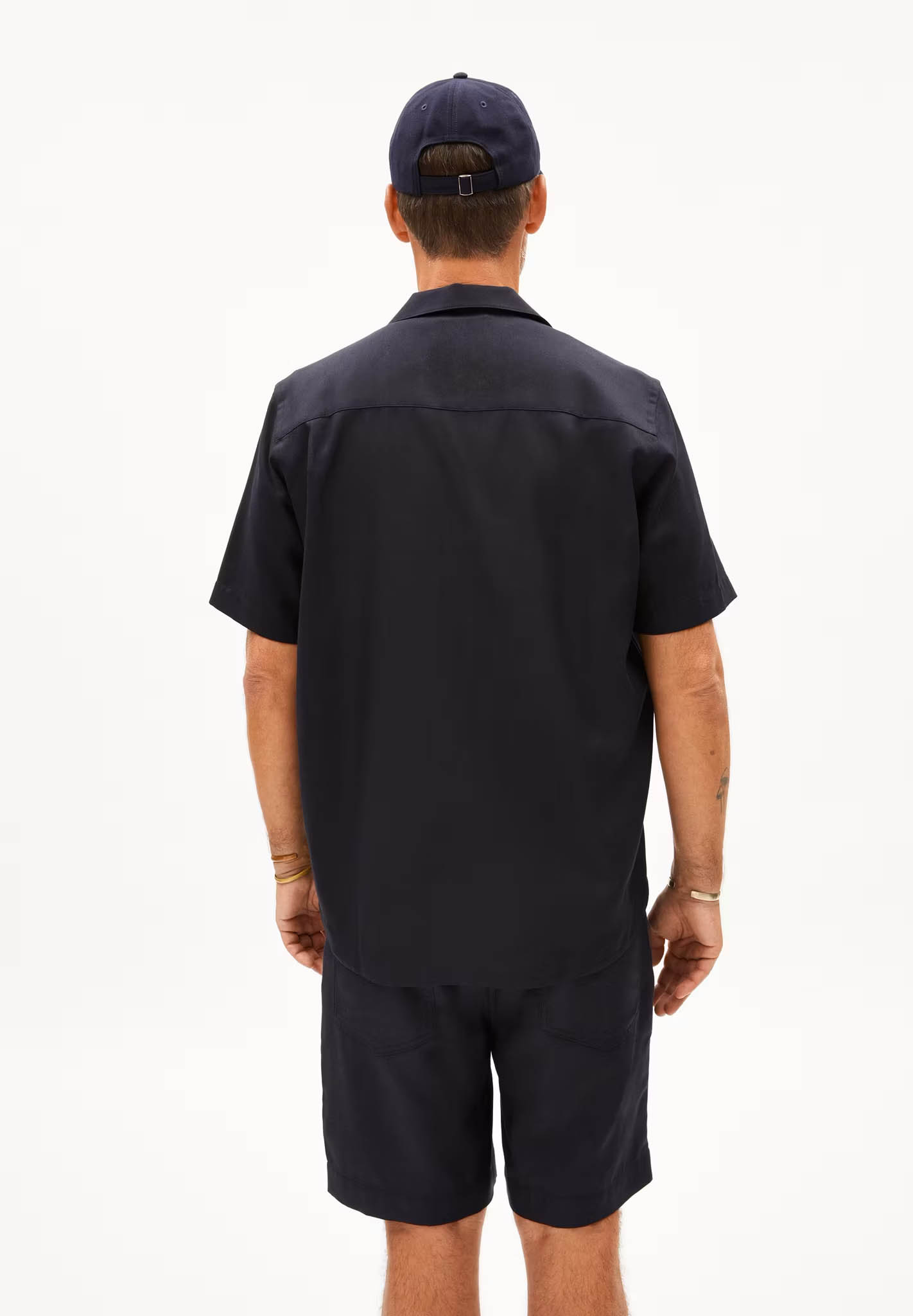 Kurze Hose, Baseball-Kappe, Erwachsener, Mann, Person