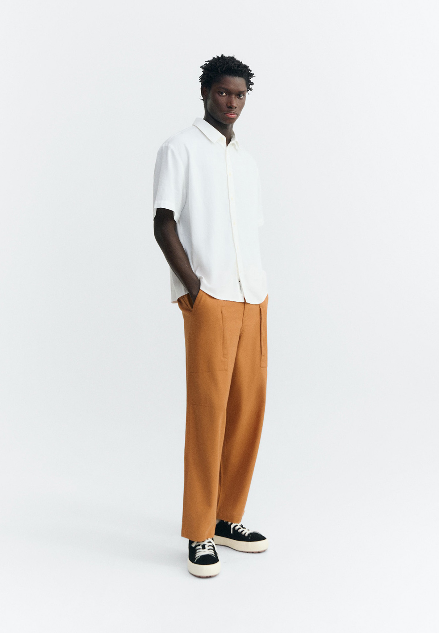 Person, Stehend, Hemd, Erwachsener, Mann