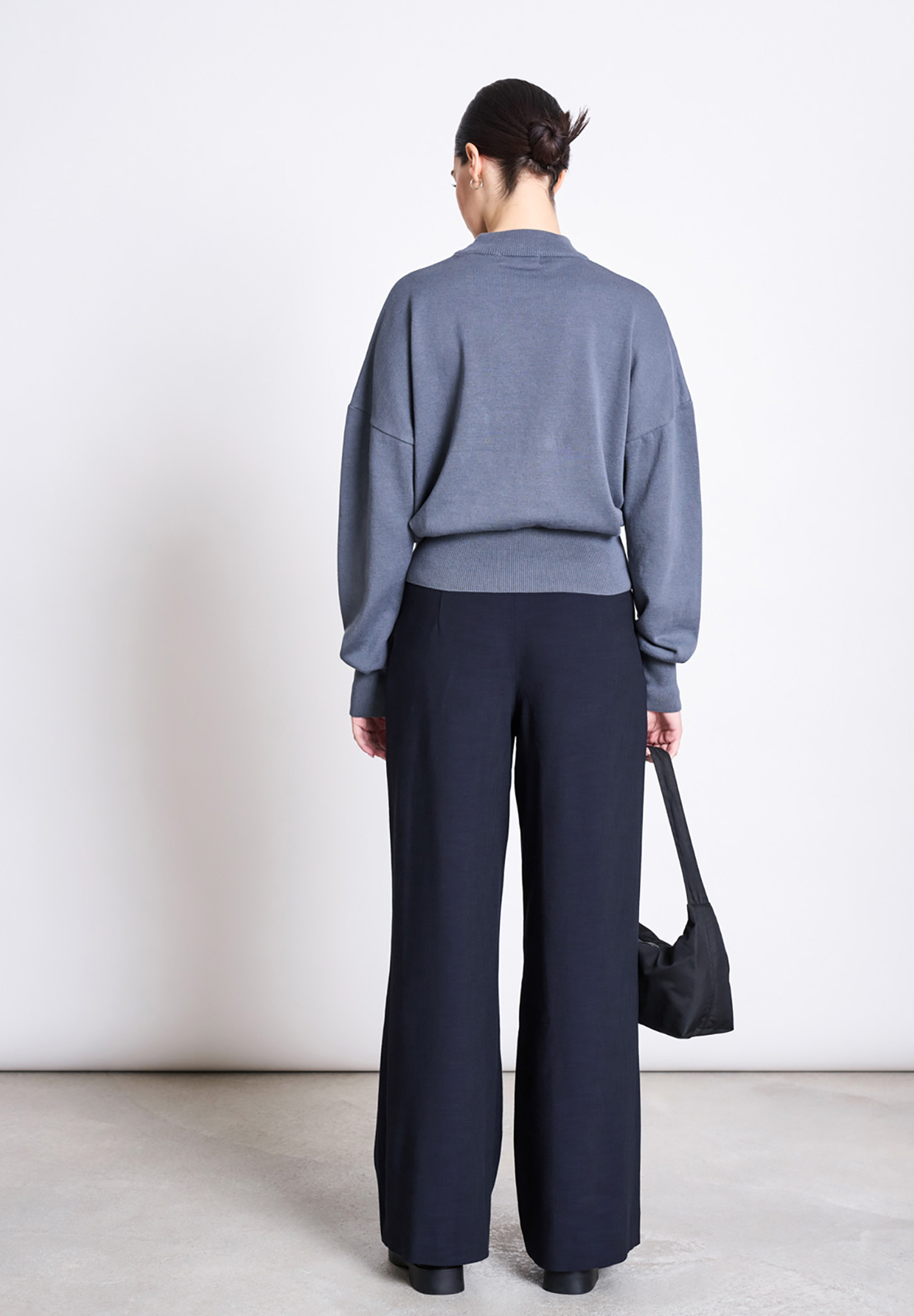 JAN 'N JUNE Pullover Yin Hosen, Person, Stehend, Langarm, Mann