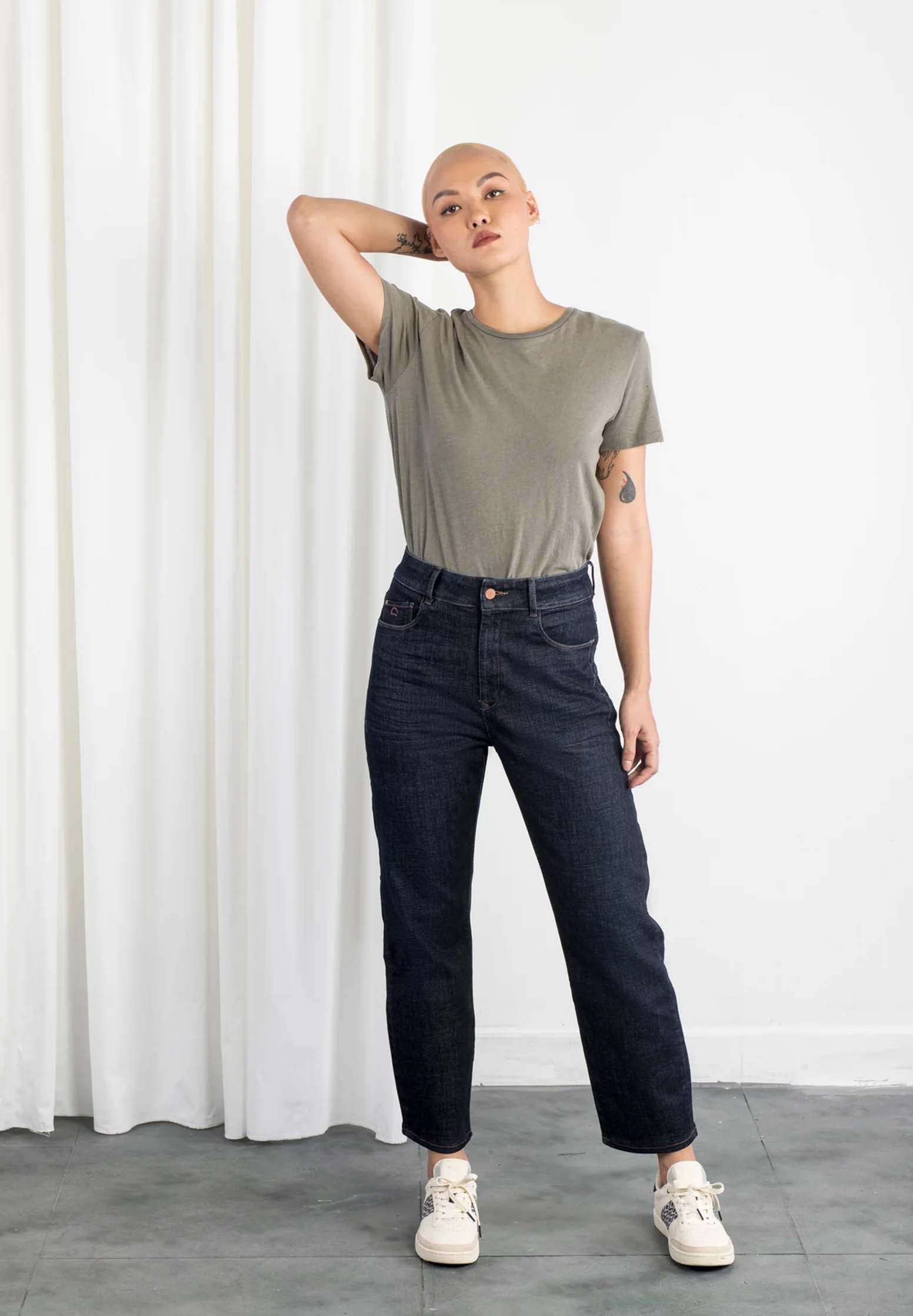 DAWN Stardust O-Shape Denim Kleidung, Hosen, Jeans, Person, Ärmel