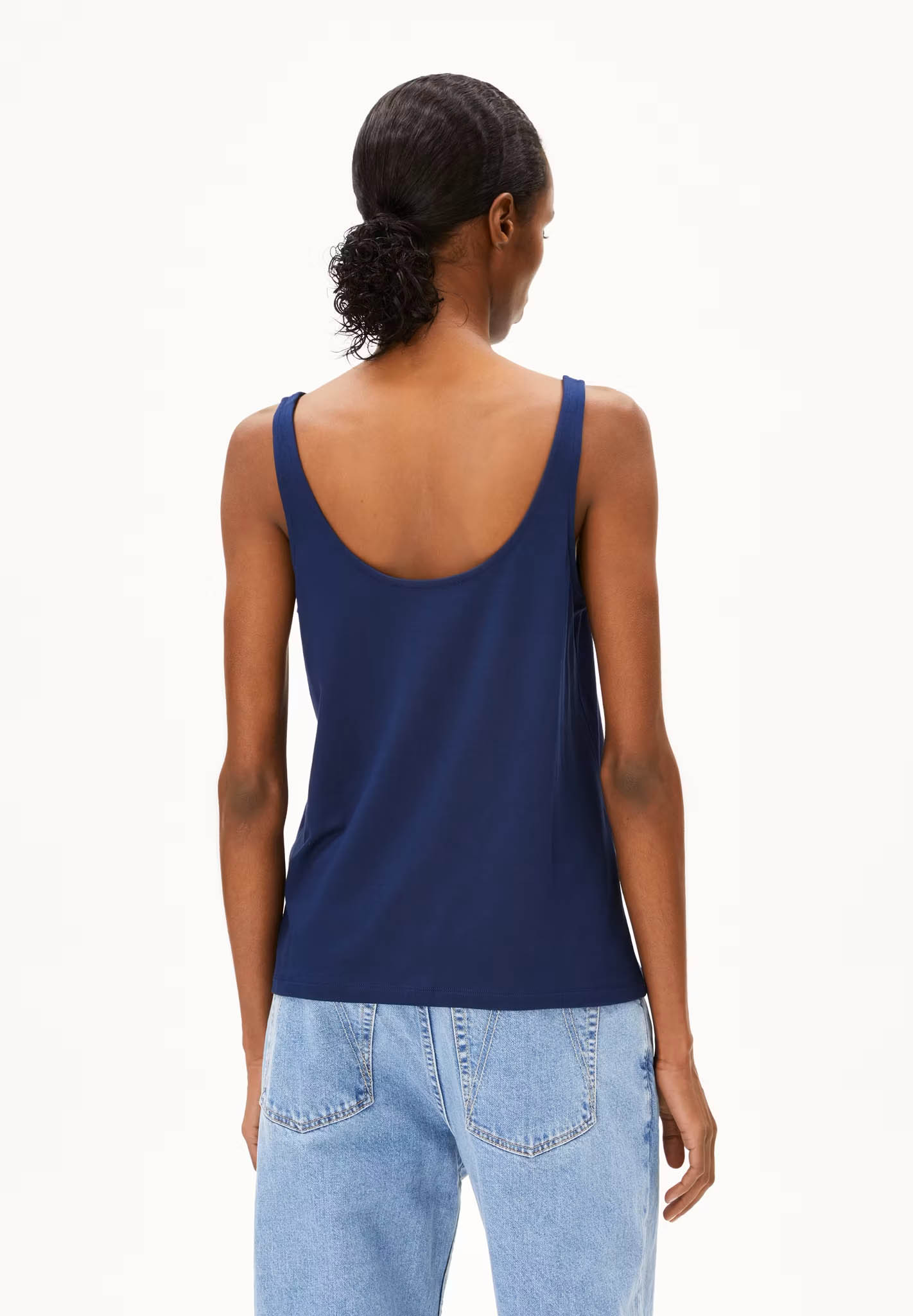 Bekleidung, Tanktop, Person, Weste