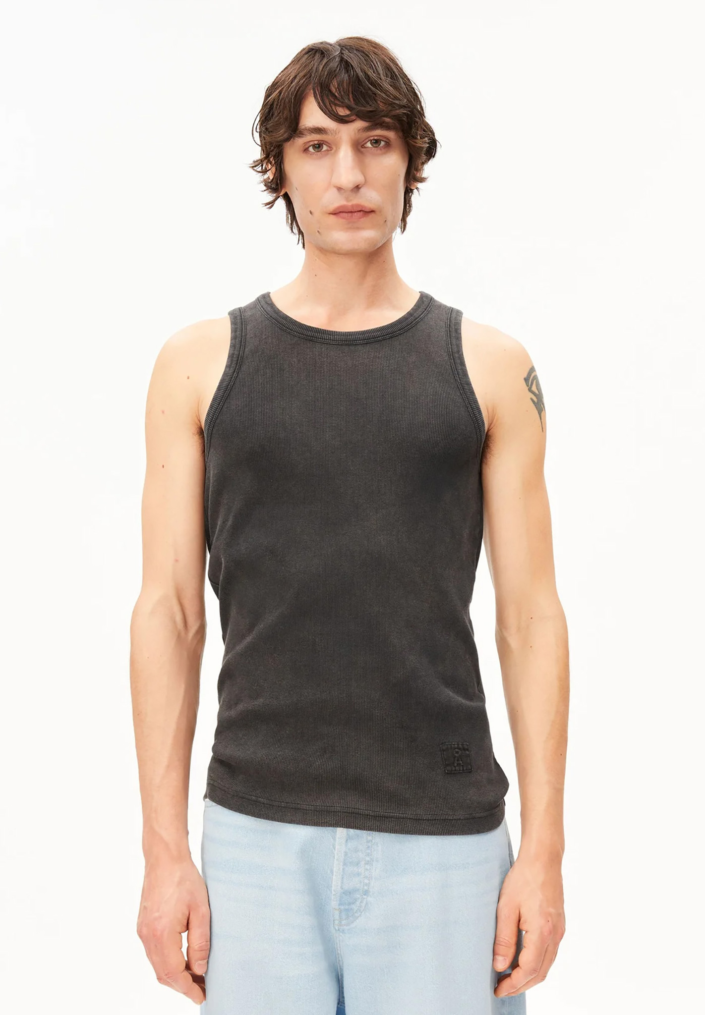 Bekleidung, Tanktop, Person, Kurze Hose, Gesicht