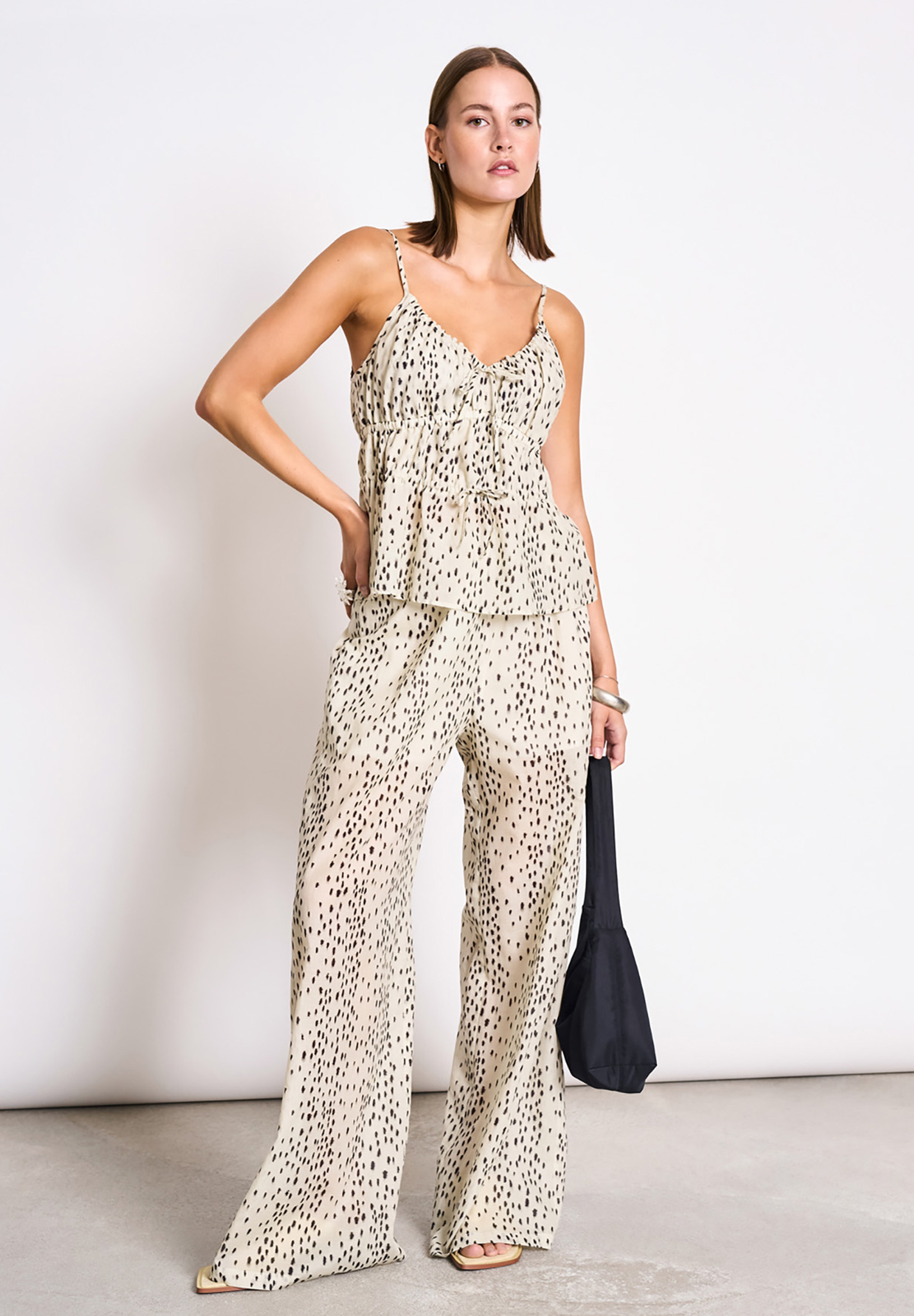 Kleid, Formelle Kleidung, Person, Hosen, Pyjama