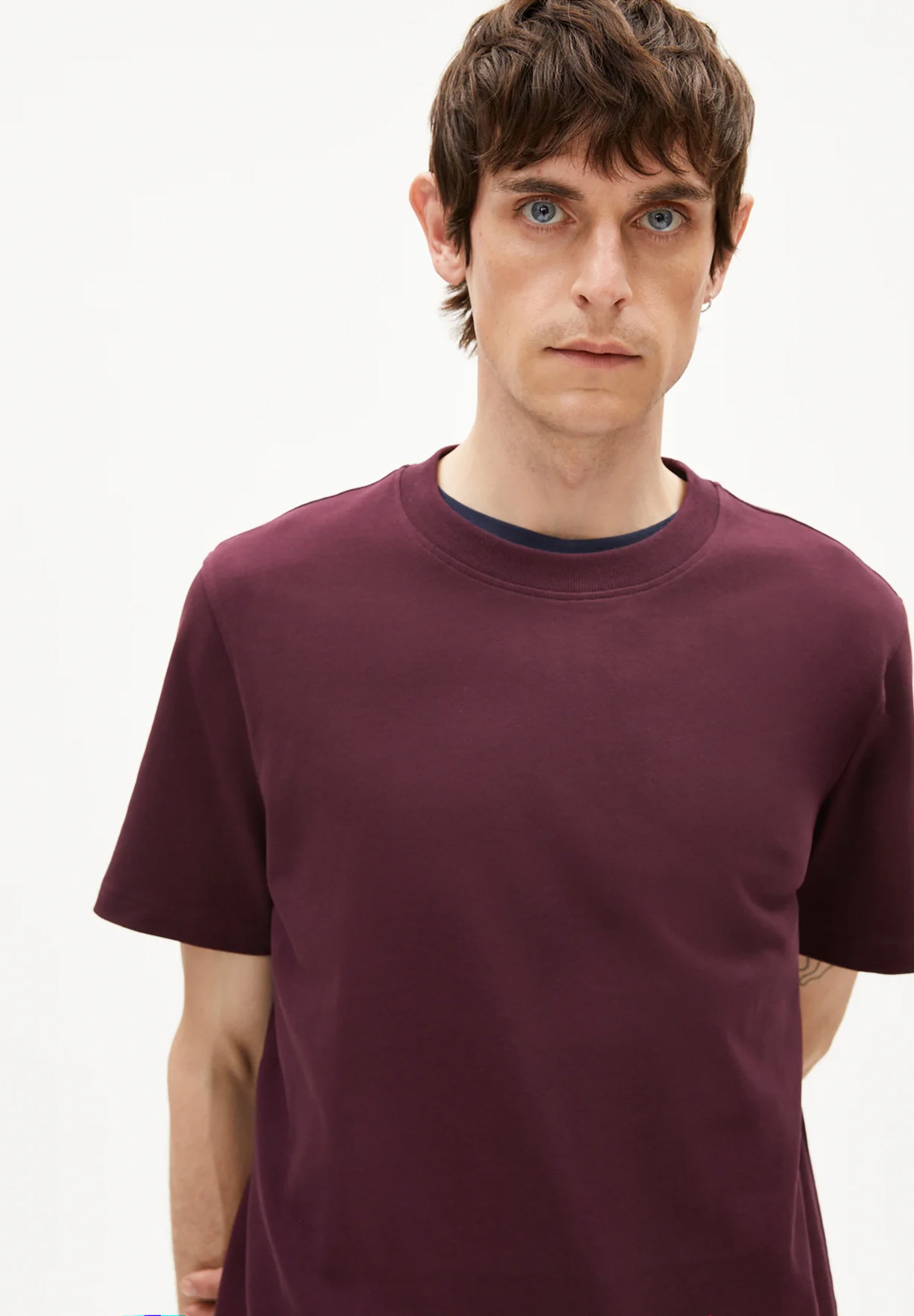 Bekleidung, T-shirt, Person, Kastanienbraun, Gesicht