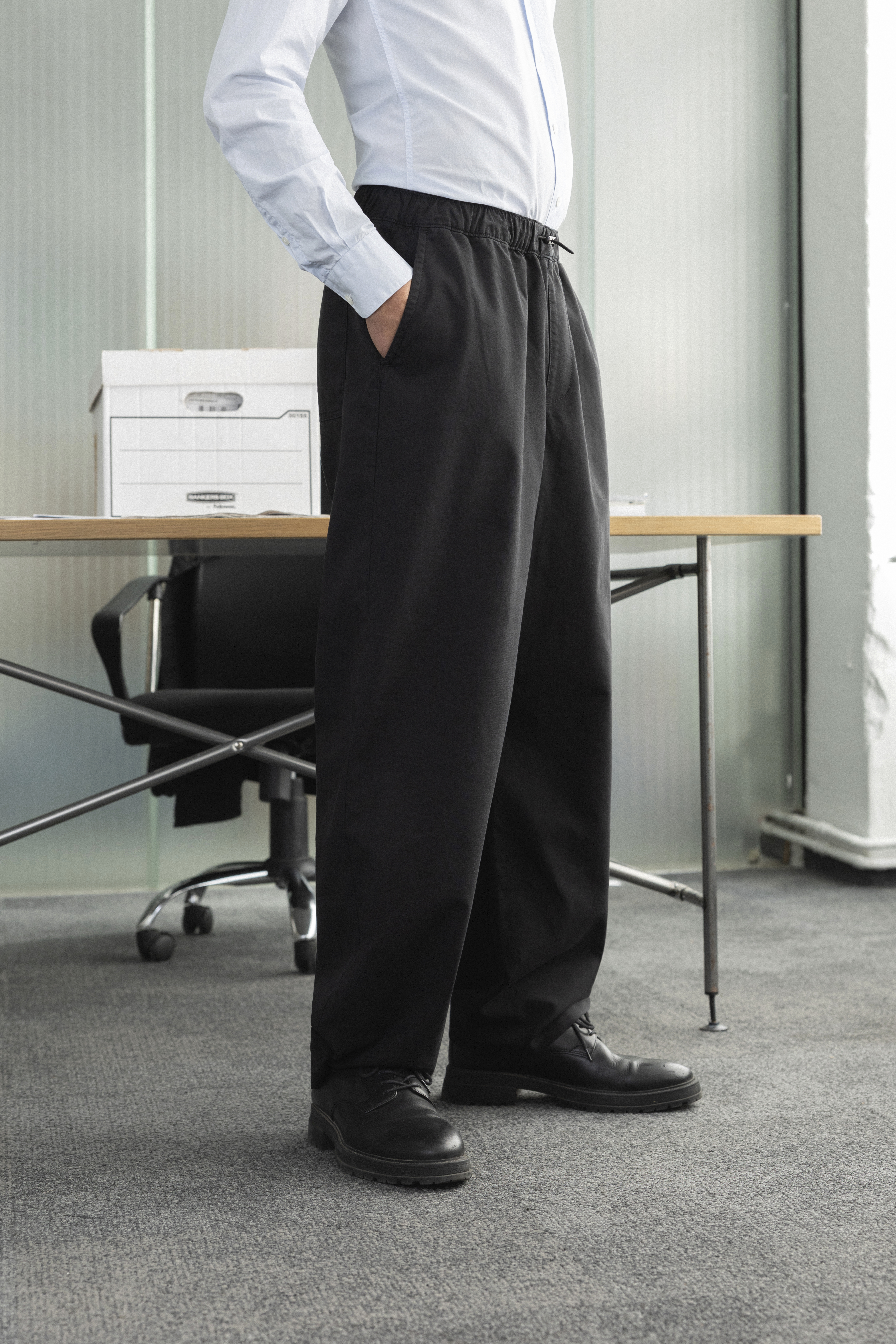 Hosen, Mobiliar, Tabelle, Schreibtisch, Person