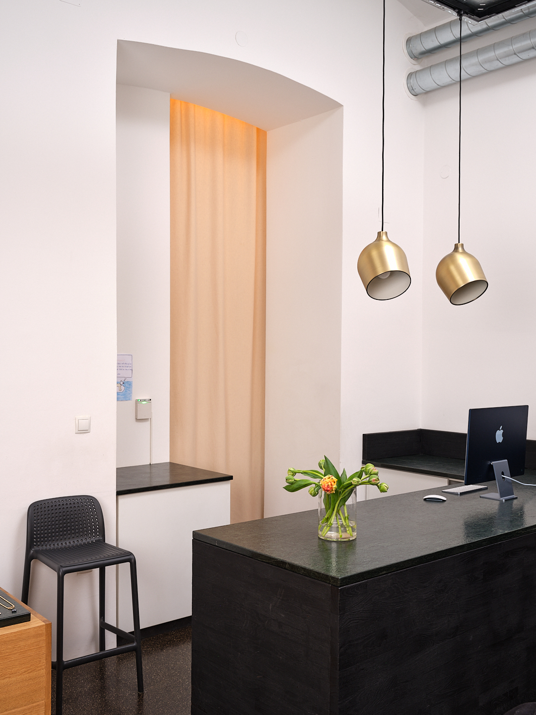 office, workspace, empfang, schreibtisch, blumen vase