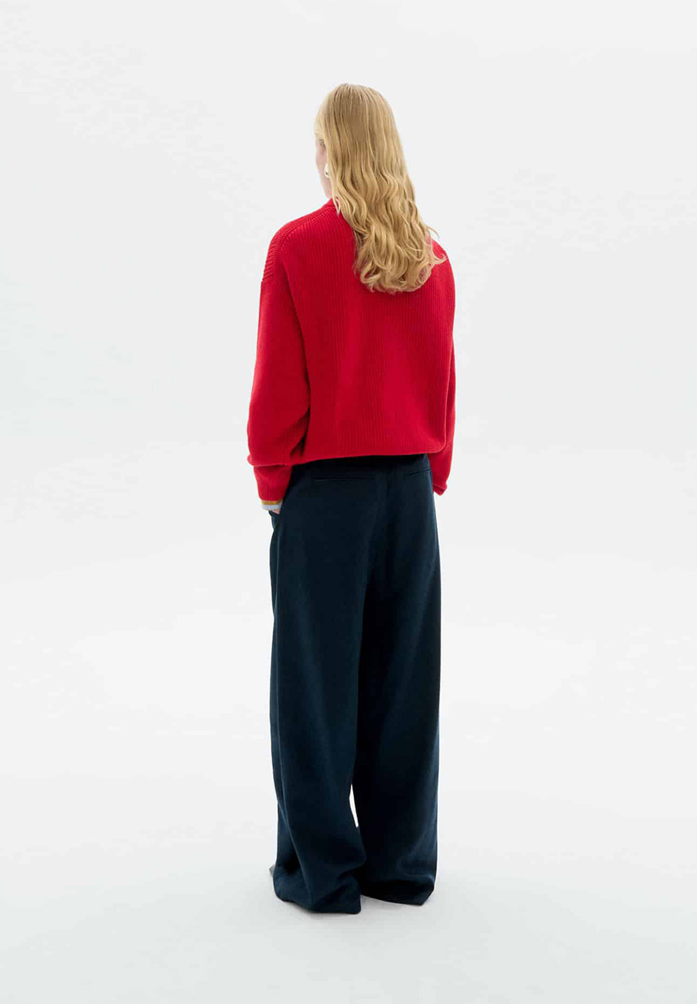 THINKING MU Knitted Sweater Carmen Person, Stehend, Hosen, Erwachsener, Frau
