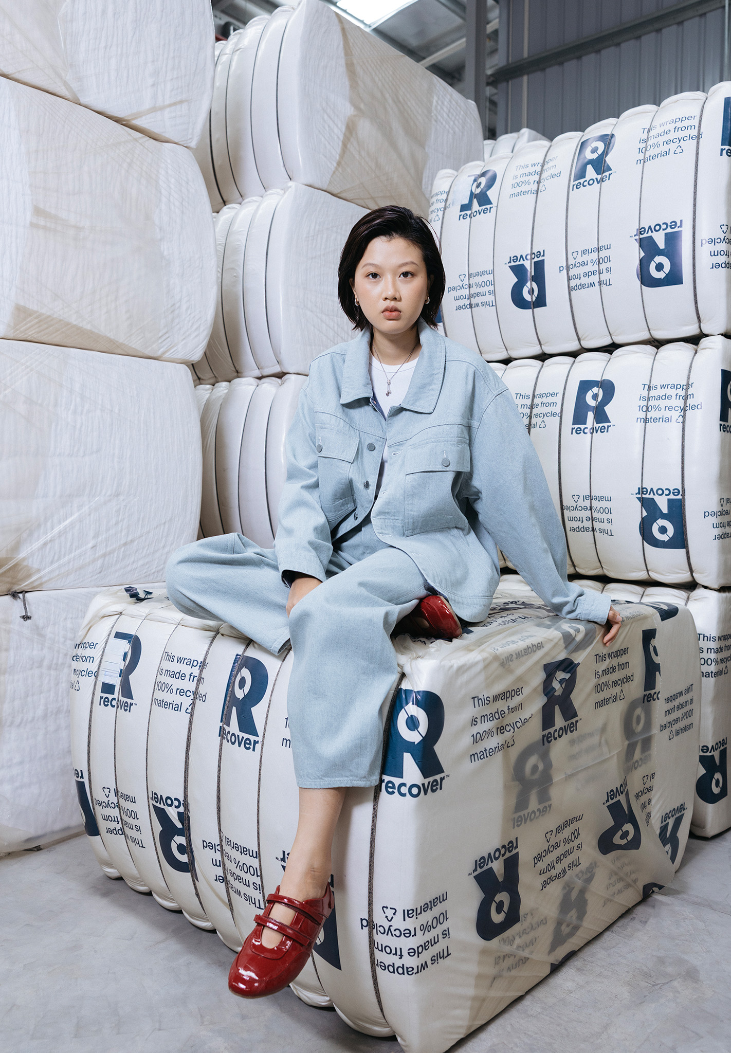 Person, Sitzen, Schuh, Erwachsener, Frau