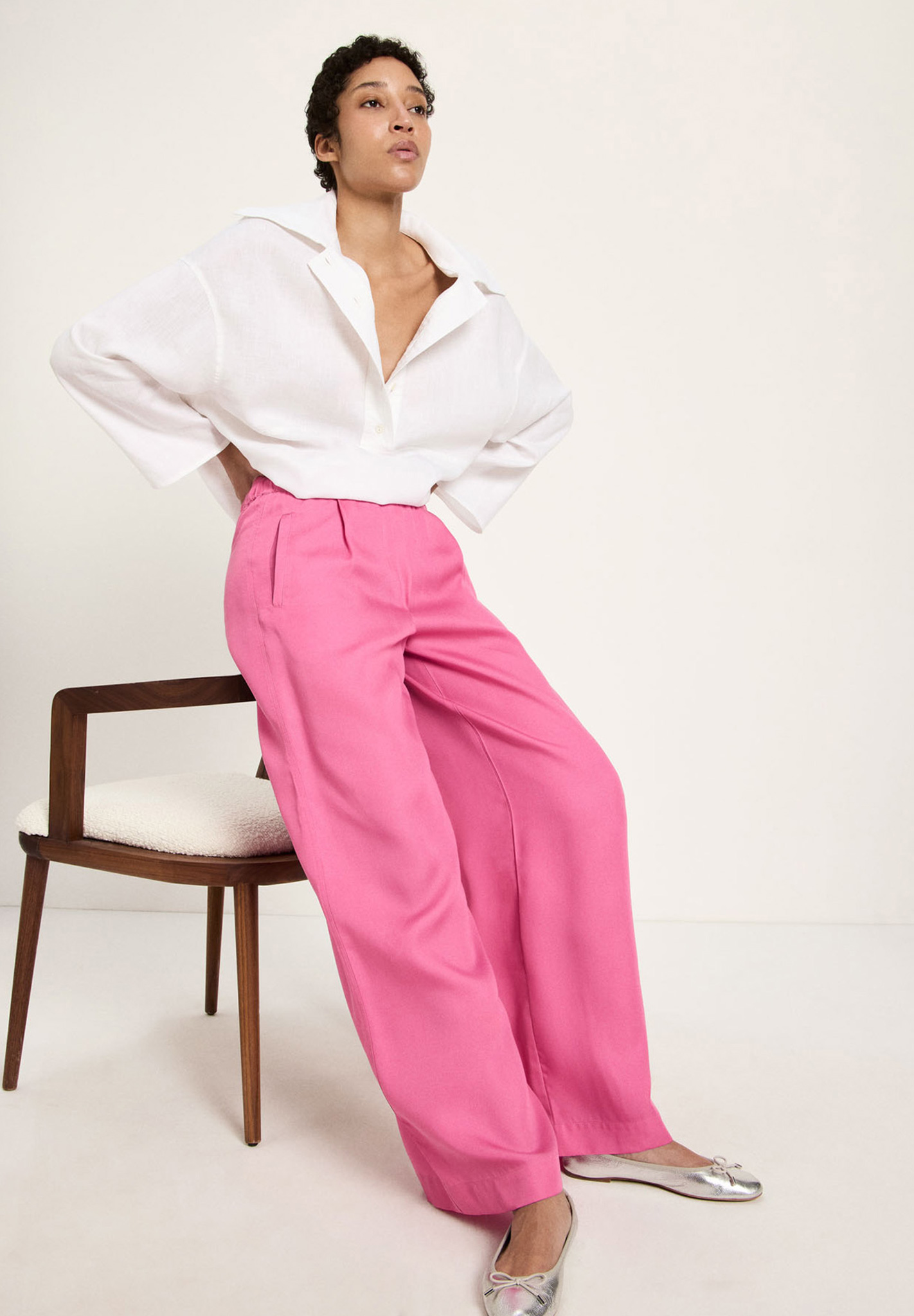 Hosen, Bluse, Erwachsener, Person, Frau