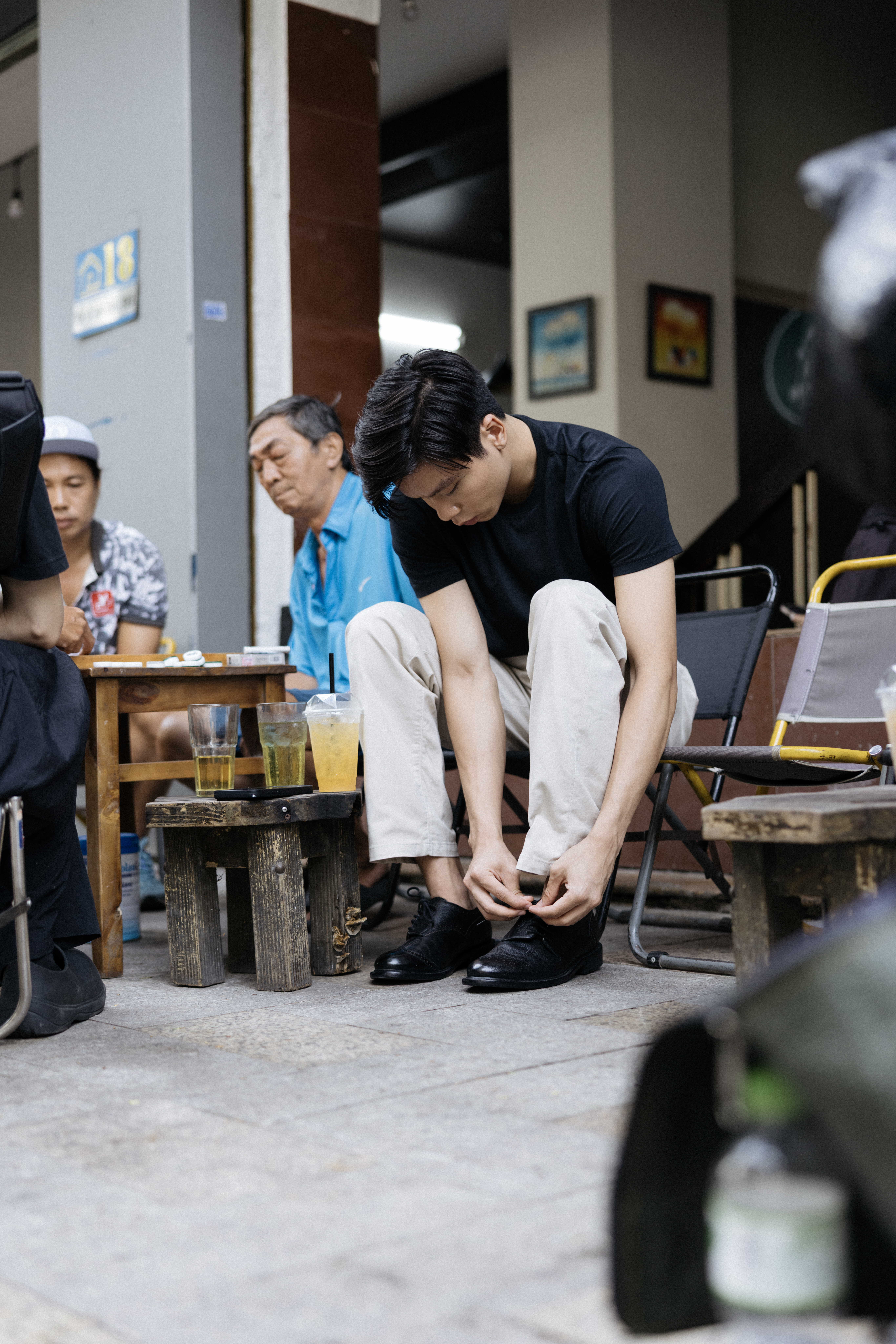 Holz, Person, Hosen, Erwachsener, Frau