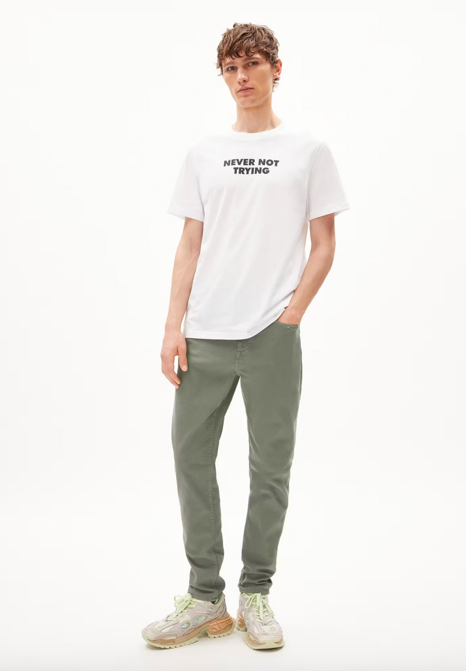 ARMEDANGELS T-Shirt Eneaas Quote T-shirt, Person, Stehend, Junge, Jugendlich