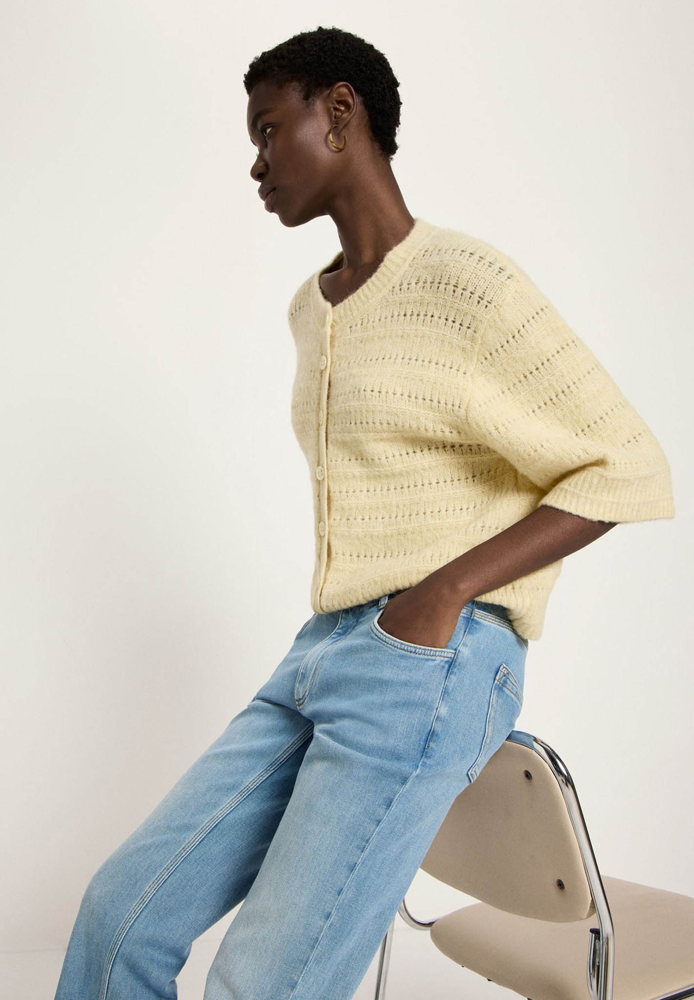 Strickwaren, Pullover, Jeanshose, Hosen, Person