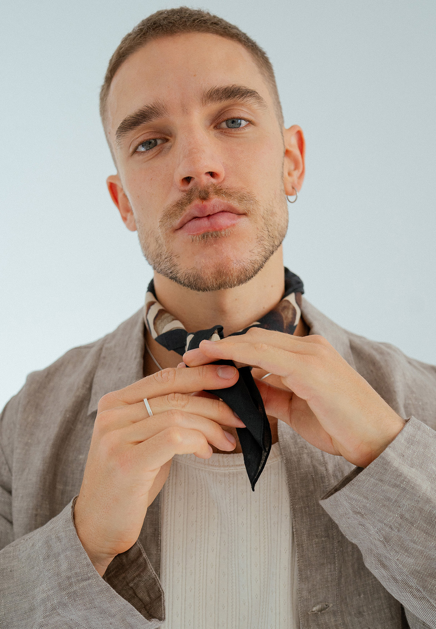 mann, bandana, bandanaschal, bart, ohrring