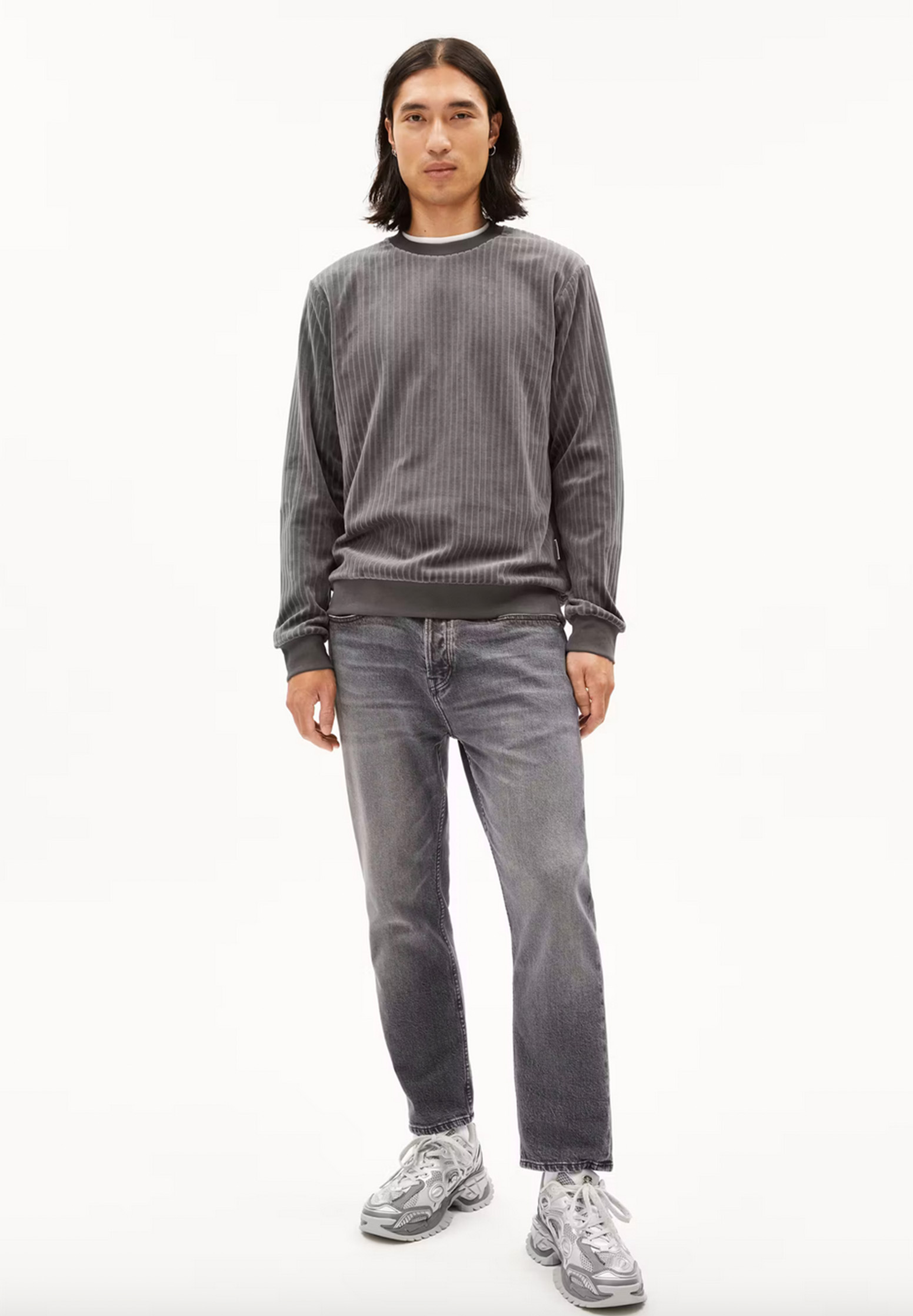 ARMEDANGELS Sweatshirt Benjaaro Corduroy Langarm, Ärmel, Hosen, Person, Stehend