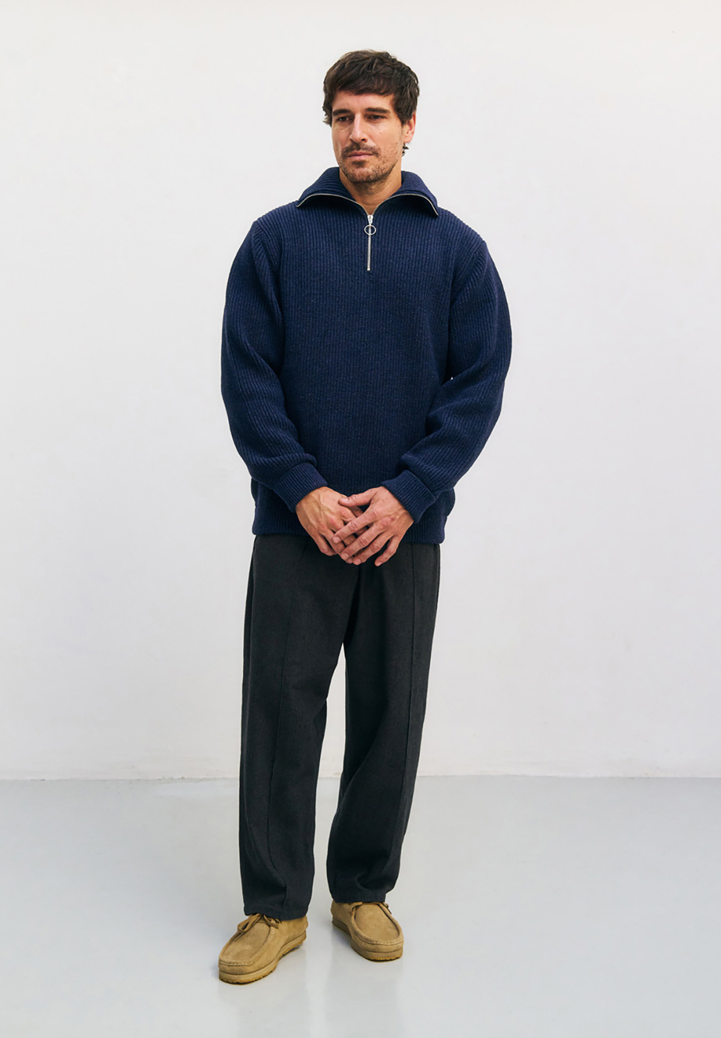 Person, Stehend, Pullover, Sweatshirt, Mann