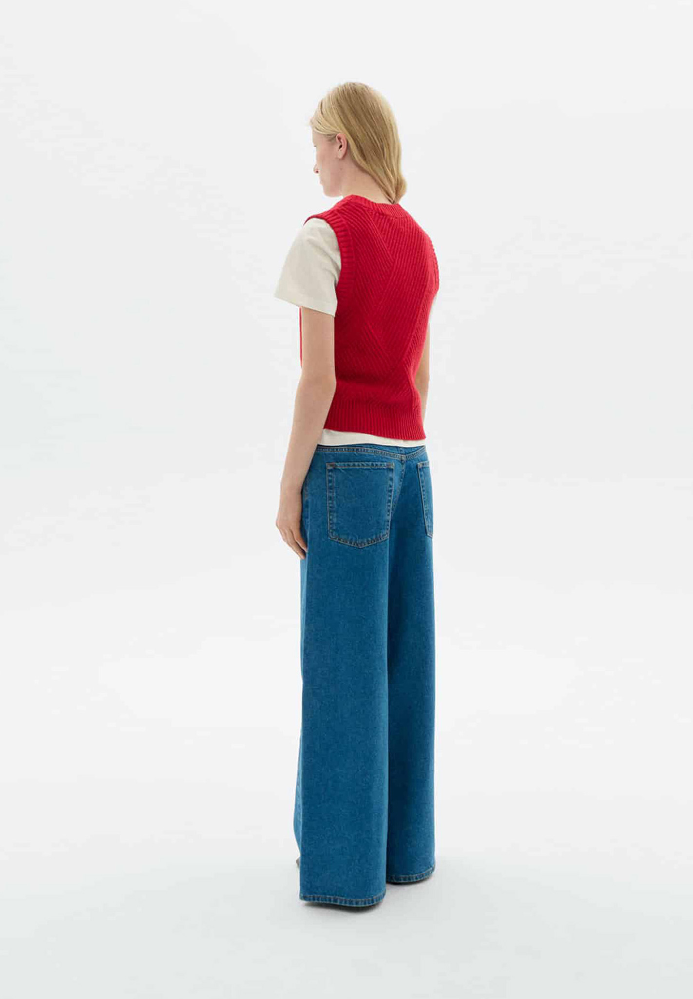 THINKING MU Knitted Vest Kaia Bekleidung, Hosen, Jeans, Person, Stehend