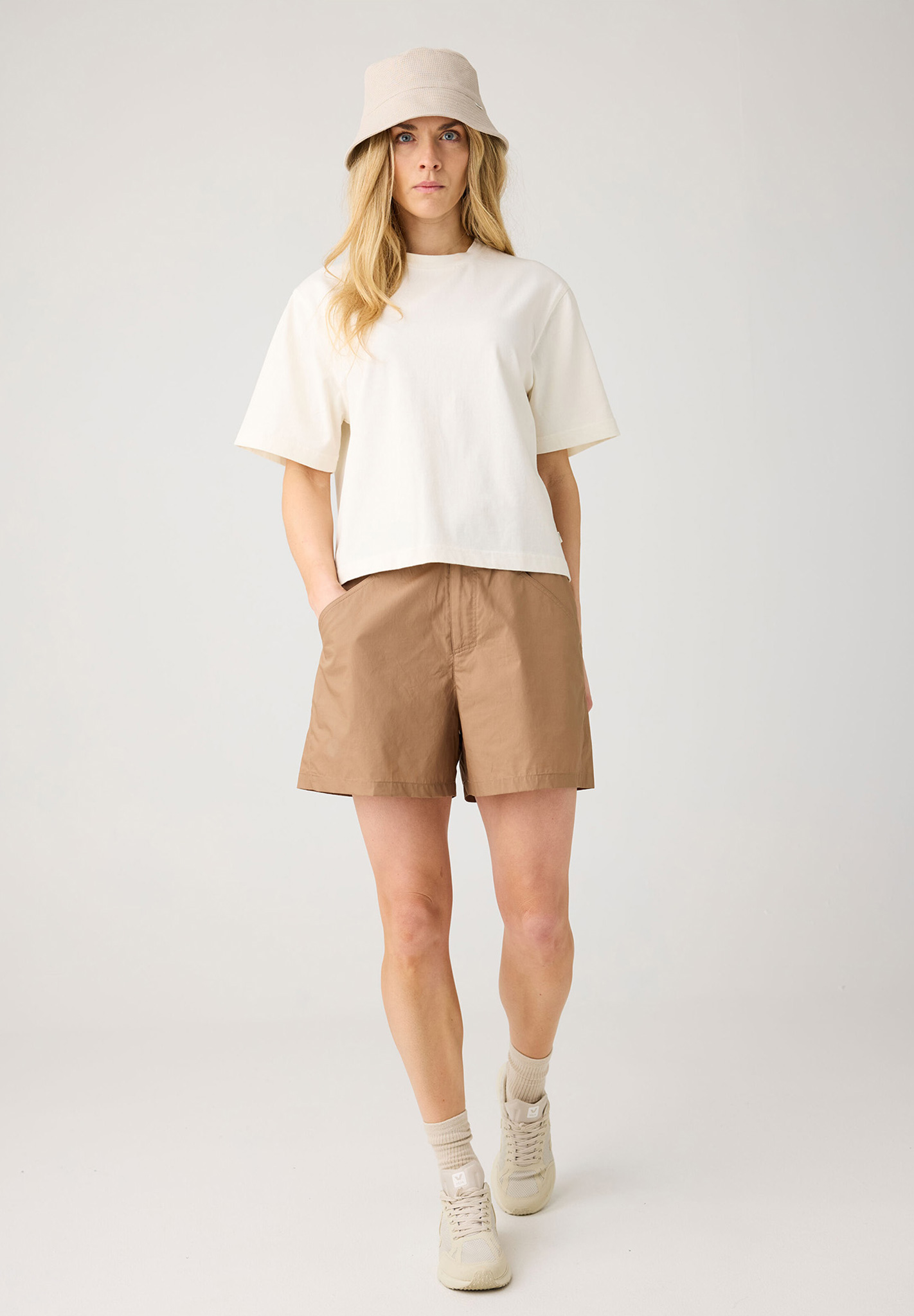 Bekleidung, Kurze Hosen, Person, Rock, Hut