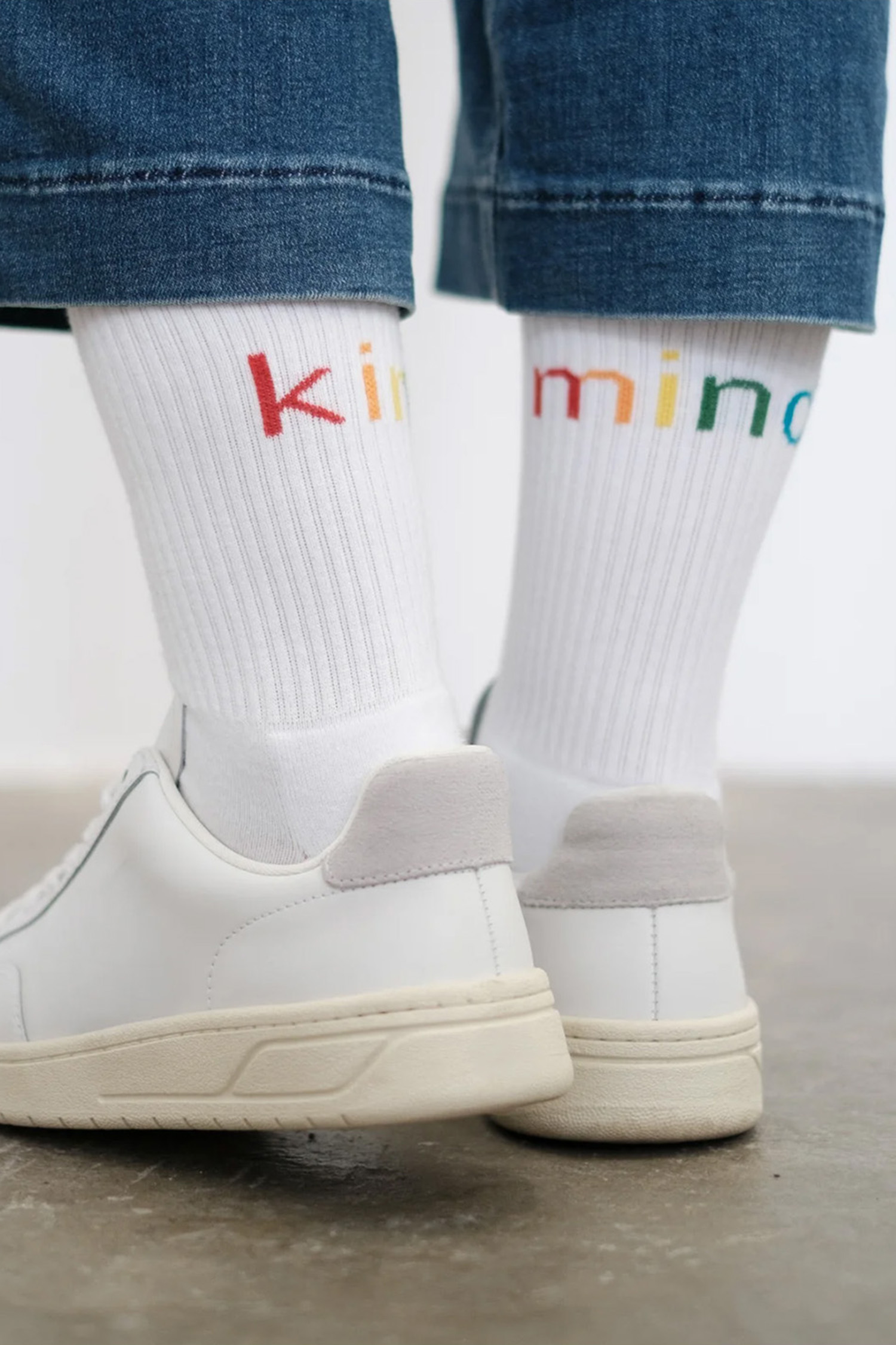 Sneaker, Weiß, Sohle, Stiefelsocken, Jeans