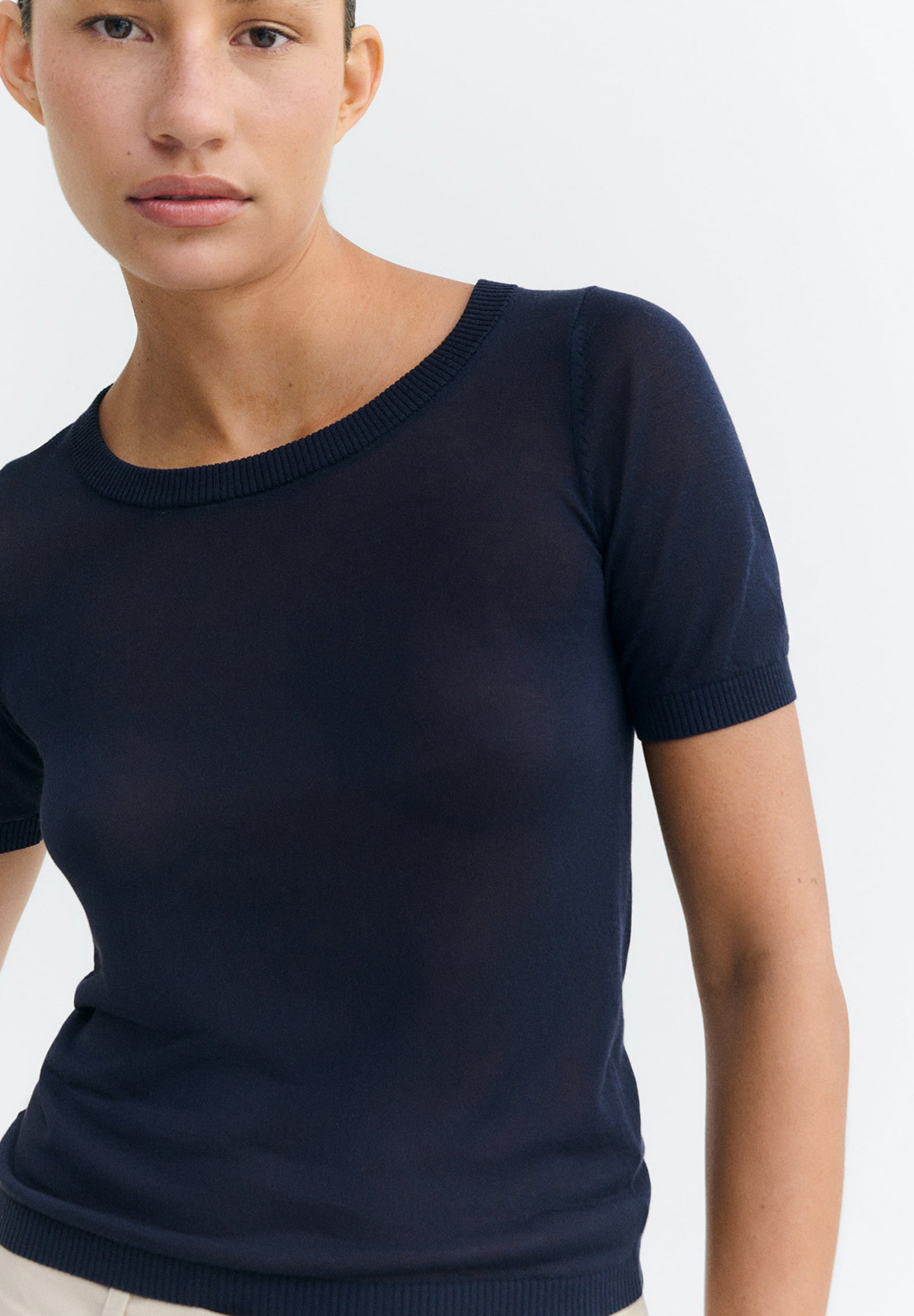 dunkles Shirt, Rundhalsausschnitt, Kurzarm, Rippstrick am Saum, einfarbig navy