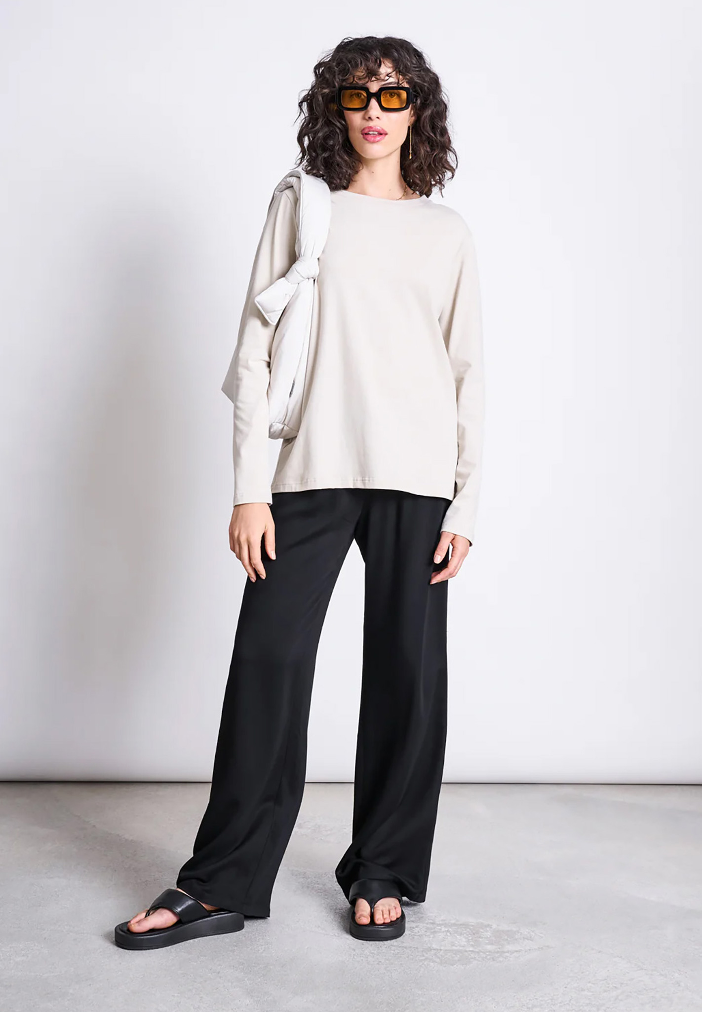 Hosen, Bluse, Langarm, Person, Frau