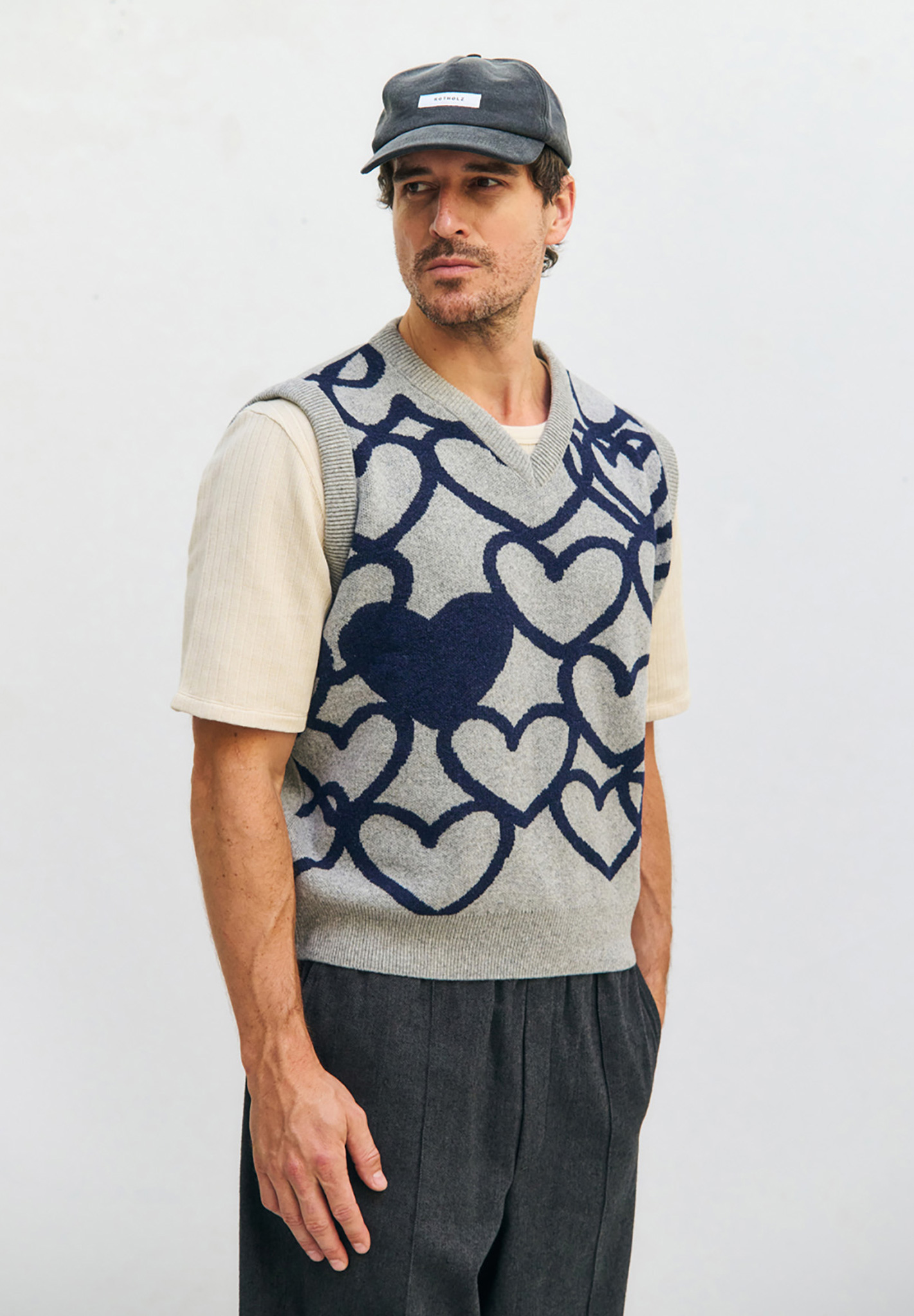 Weste, T-shirt, Mütze, Mann, Person