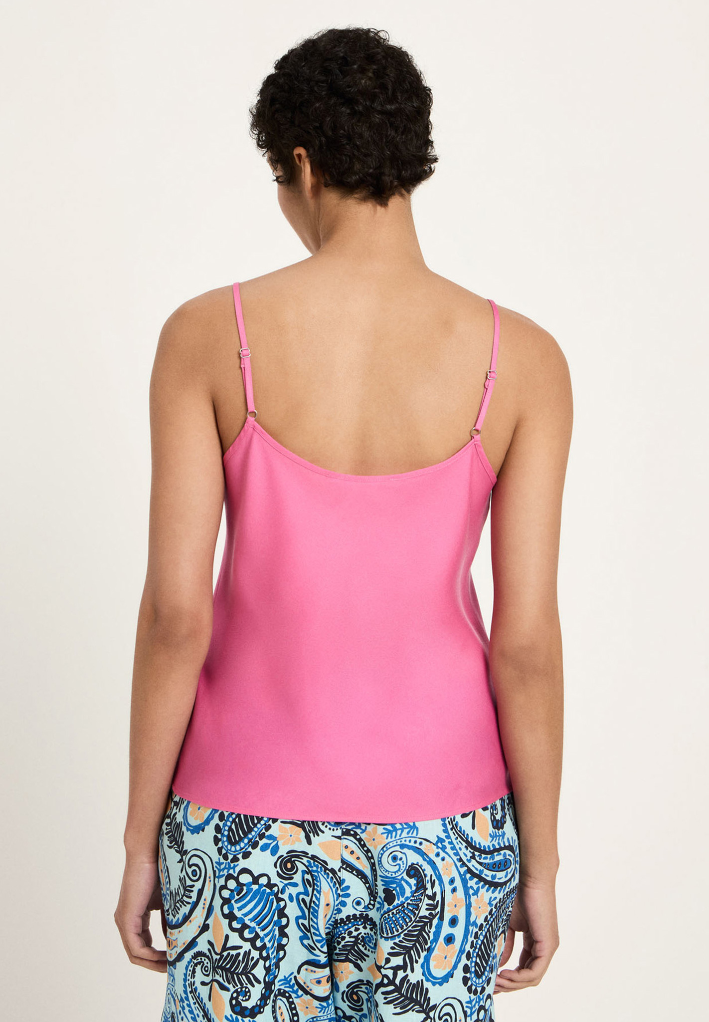 Bluse, Kurze Hosen, Tanktop, Person, Zurück