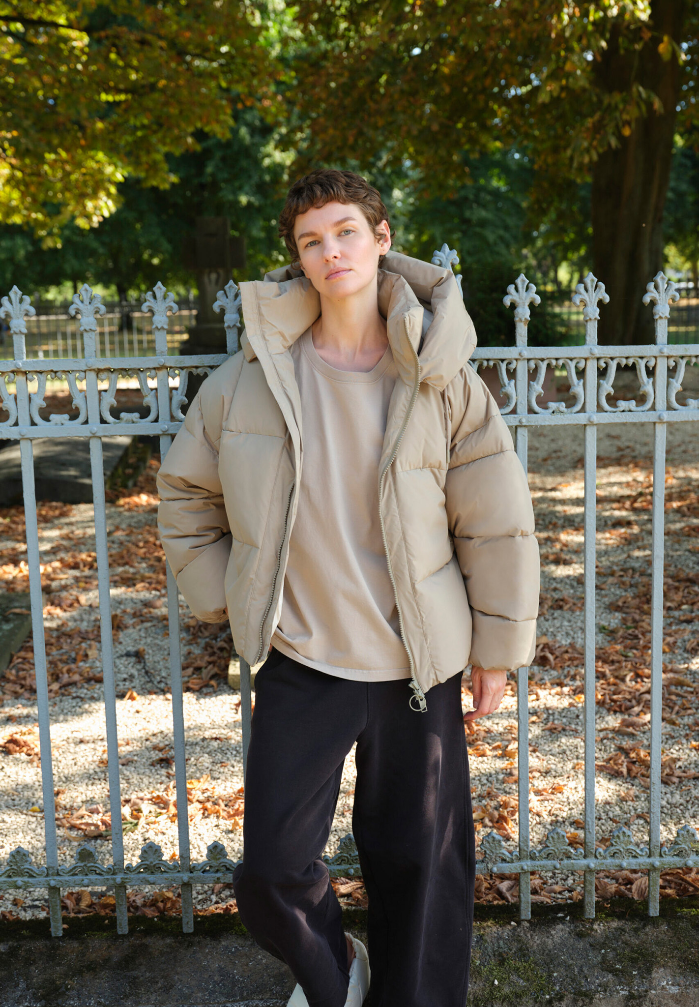 EMBASSY OF BRICKS AND LOGS Puffer Jacket Zonza Mantel, Jacke, Person, Hosen, Lächeln
