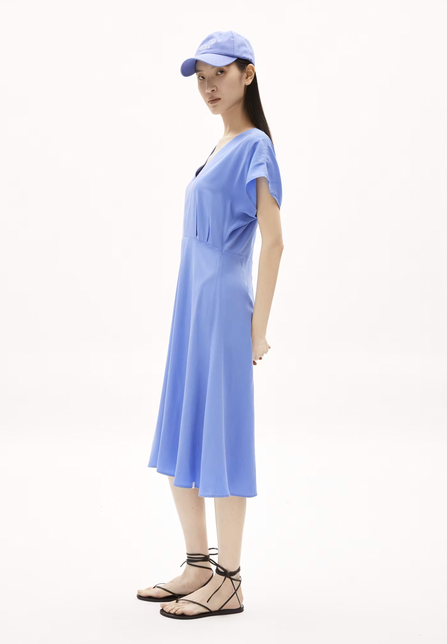 ARMEDANGELS Kleid Aalbine Sandale, Kleid, Schuh, Person, Hoher Absatz